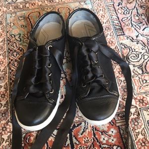 DKNY ribbon lace runners